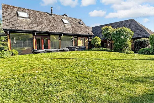 5 bed detached house