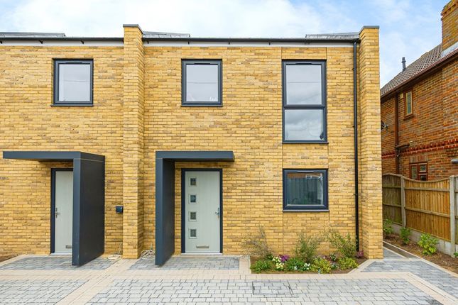 Grosvenor Road, Orsett, RM16 3 bed semi