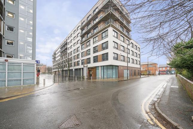 Town Centre,  Convenient for Reading... 2 bed flat for sale