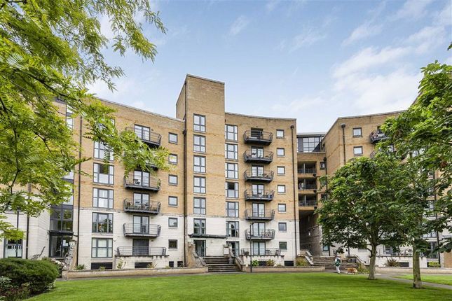 Greenfell Mansions, London SE8 3 bed flat for sale