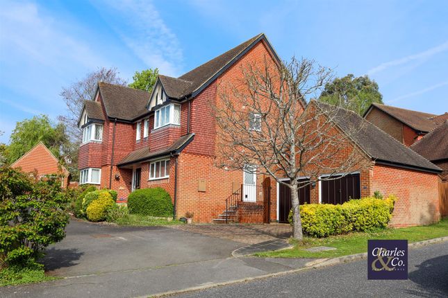 5 bed detached house