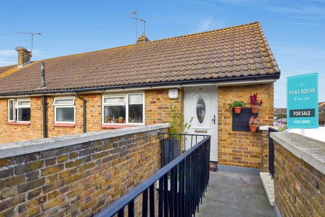 Bunters Avenue, Shoeburyness, Essex, SS3 2 bed apartment for sale