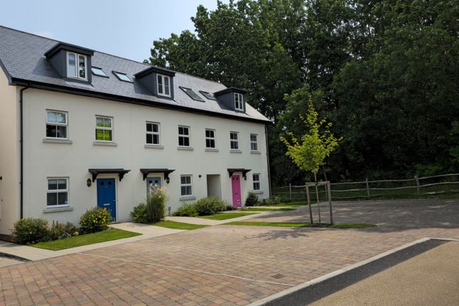 3 bed end terrace house