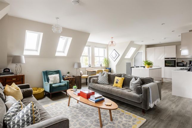 The Oaks, Paddockhall Road, Haywards... 3 bed penthouse for sale
