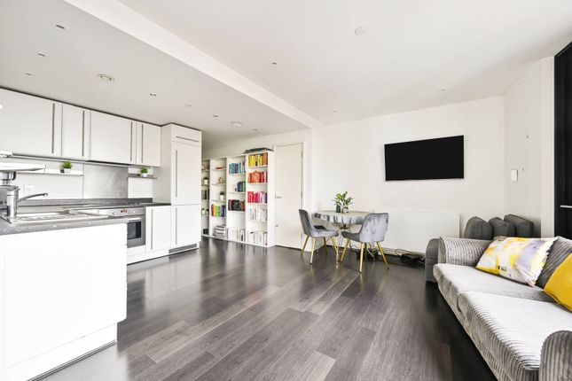 Walworth Road, Elephant and Castle... 2 bed flat for sale