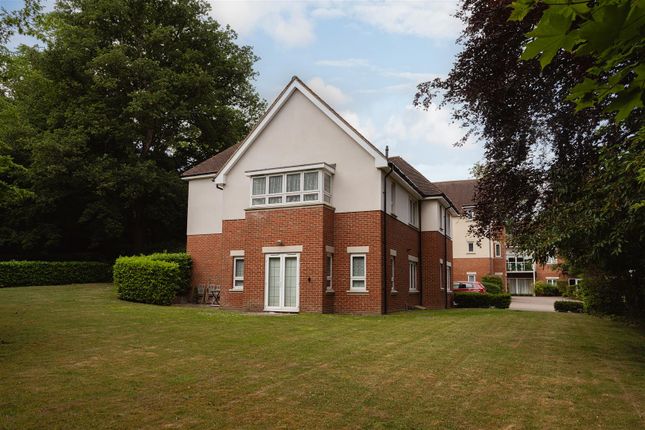 Hill View, Dorking 2 bed apartment for sale