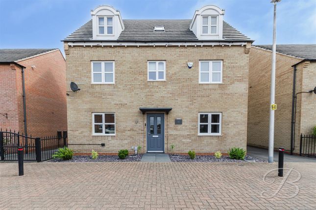 5 bed detached house