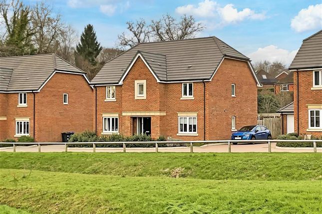 5 bed detached house
