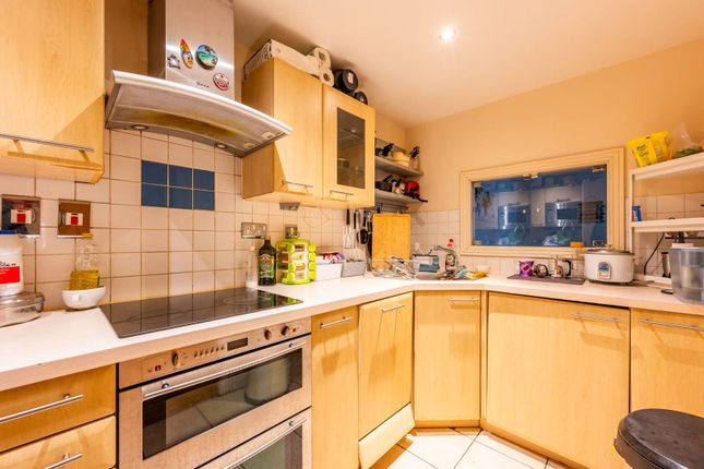Wards Wharf Approach, Docklands... 2 bed flat for sale