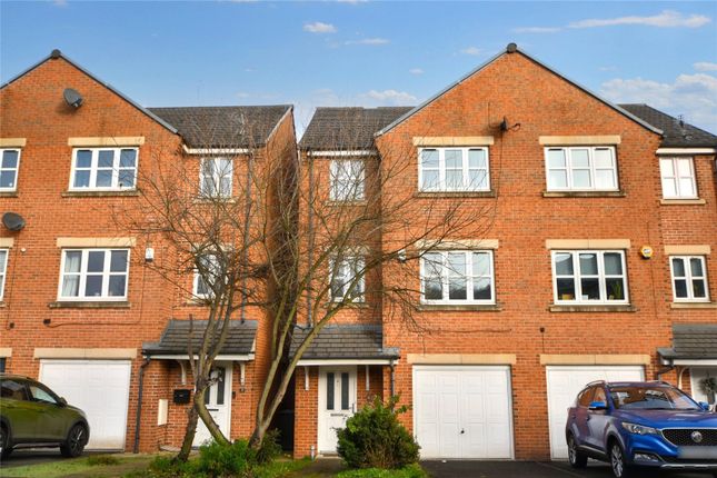 Scampston Drive, East Ardsley... 4 bed semi