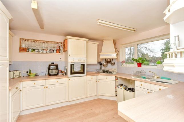3 bed end terrace house