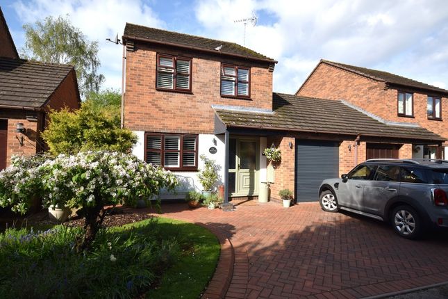 3 bedroom link detached house for sale