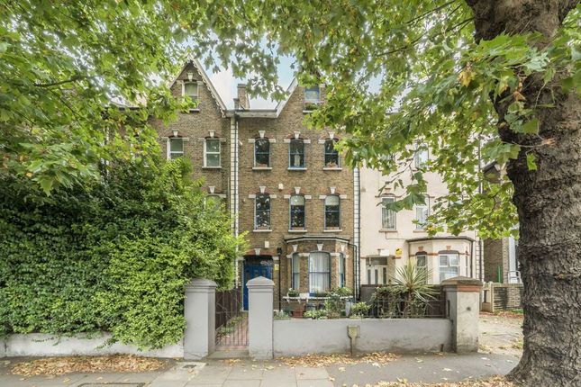 Chiswick High Road, London W4 2 bed flat for sale