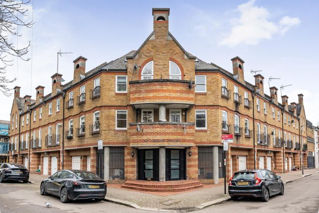 Orville Road, Battersea, London, SW11 3 bed flat for sale