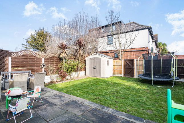 Greenwich Crescent, Beckton, London, E6 3 bed semi