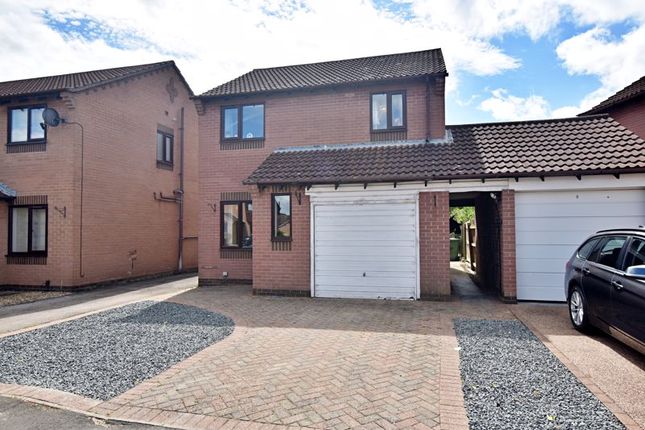 3 bedroom link detached house for sale