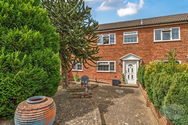 4 bedroom end of terrace house for sale