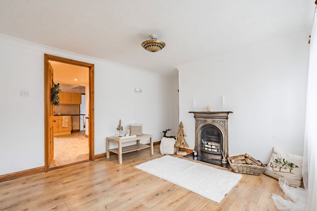 Mill Lane, Corton 2 bed terraced house for sale