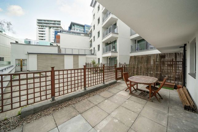 Hardwicks Square, London SW18 1 bed flat for sale