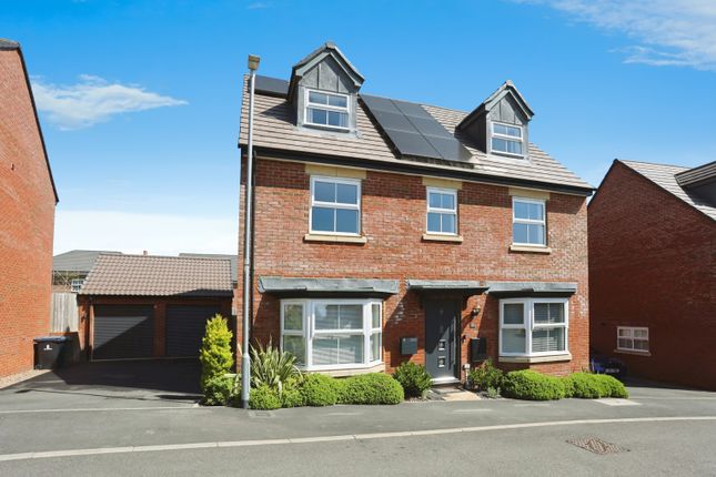 5 bed detached house