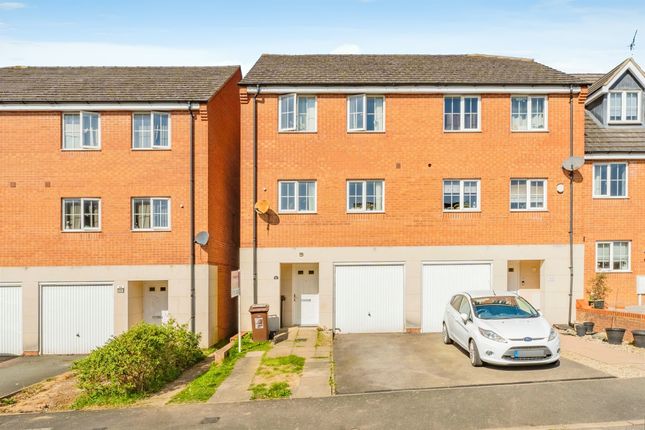 3 bedroom town house for sale