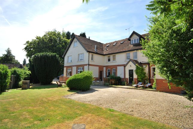 The Crescent, Farnham, Surrey, GU9 2 bed apartment for sale