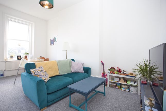 38 Castle Hill Avenue, Folkestone, CT20 2 bed flat for sale