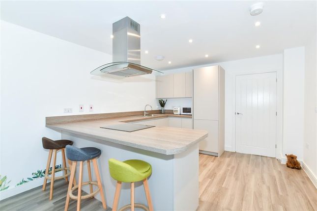 Seymour Drive, Marden, Marden, Kent 3 bed detached house for sale