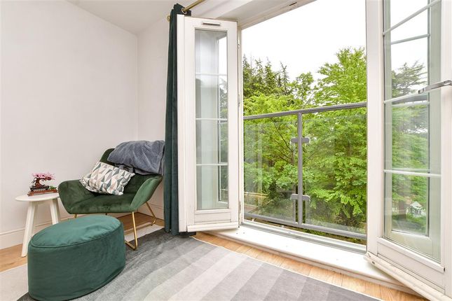 2 bedroom ground floor flat for sale