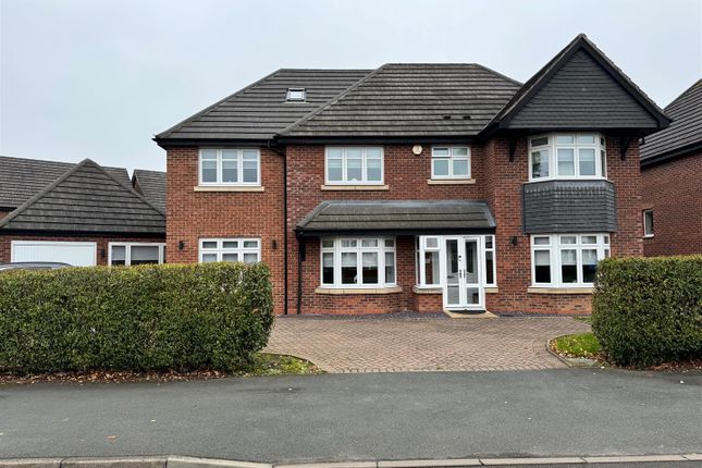 5 bed detached house