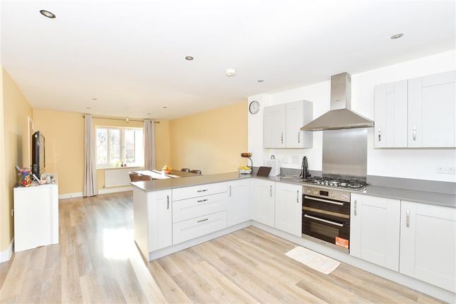 5 bed detached house