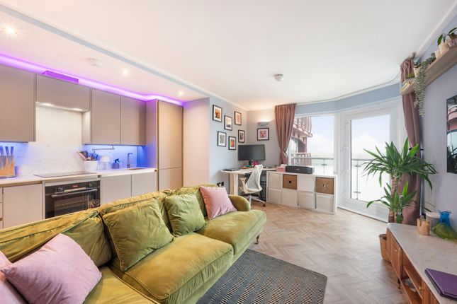 Seacon Tower, 5 Hutchings Street, London 1 bed flat for sale