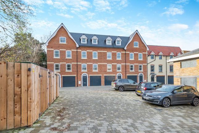 Kinsman Mews, Hertfordshire SG13 6 bed terraced house for sale