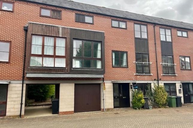Basingstoke,  Hampshire,  RG24 3 bed terraced house for sale