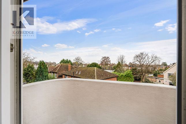 Eastway, Epsom, KT19 2 bed apartment for sale