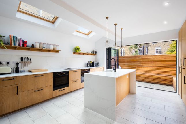 Strahan Road, Bow, London, E3 4 bed house for sale