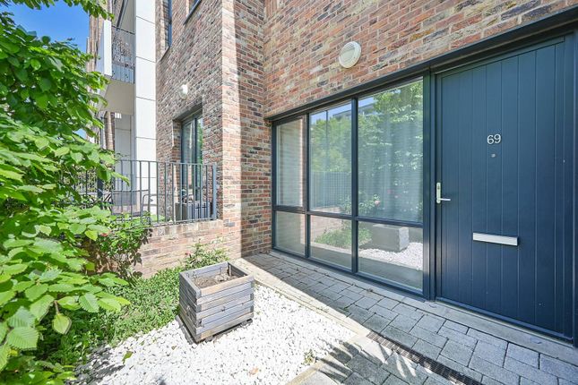3 bedroom flat for sale
