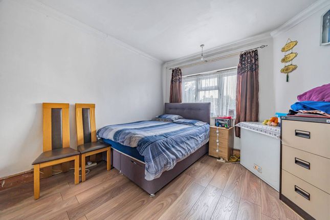 Dallas Road, Brent Cross, London, NW4 3 bed flat for sale