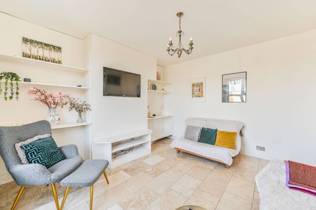 Goldsborough House, Clapham, London, SW8 3 bed flat for sale