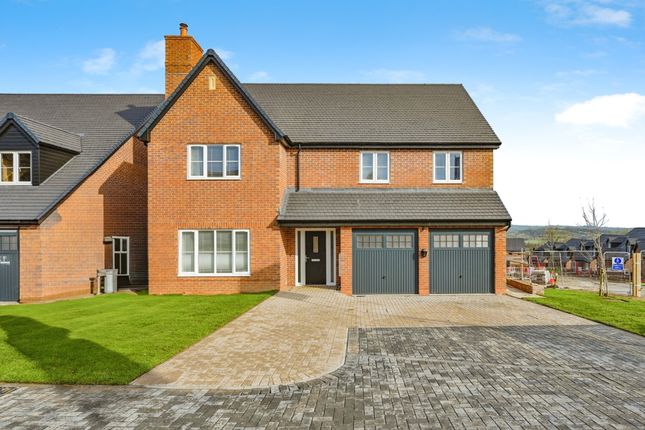 5 bed detached house