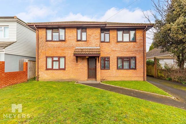 22 Jumpers Road, Christchurch, BH23 2 bed apartment for sale