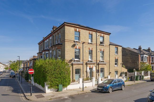 Winterwell Road, SW2 3 bed flat for sale