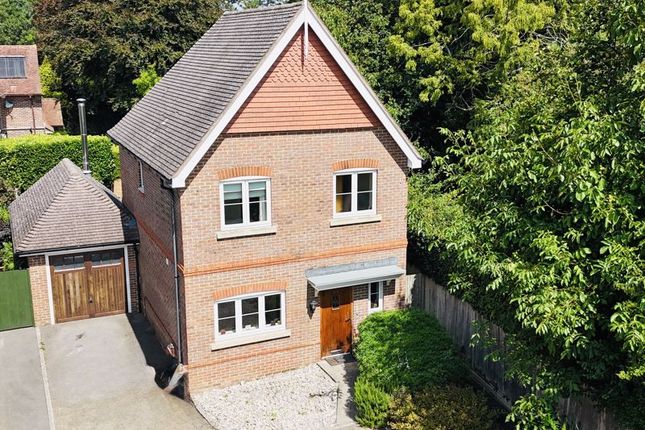 Meadow Close, Chichester 3 bed detached house for sale