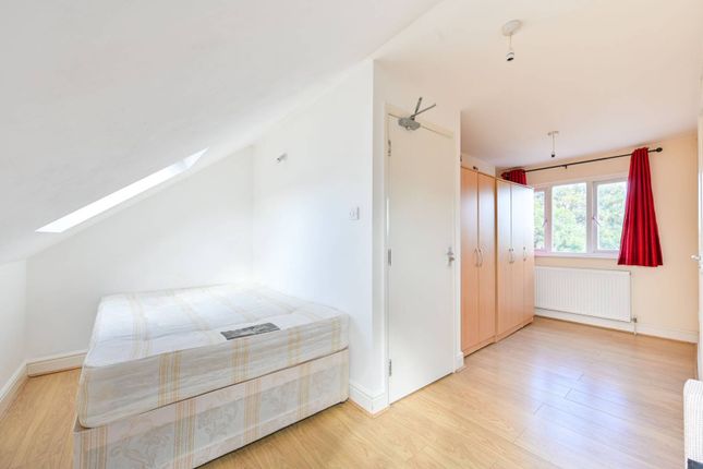 Chaplin Road, Dollis Hill, London, NW2 3 bed flat for sale