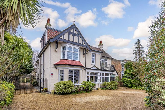 6 bed detached house