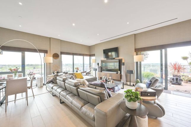 Beaufort Square, Colindale, London, NW9 4 bed flat for sale