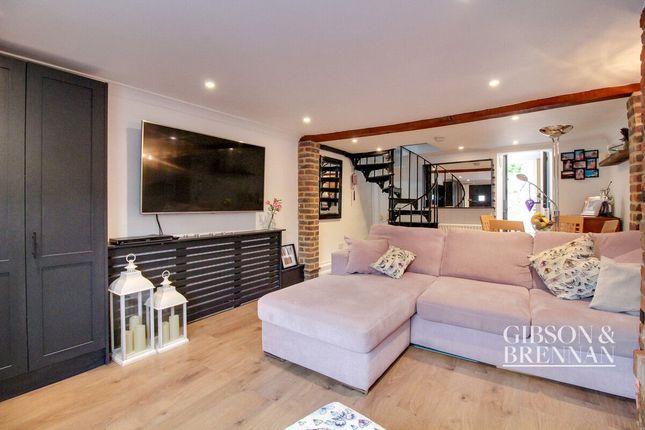 Cricketers Row, Brentwood, CM13 2 bed cottage for sale