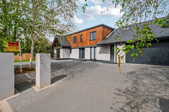 5 bed detached house