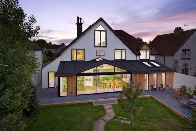 6 bedroom detached house for sale