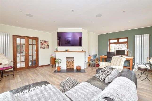 2 bed detached bungalow